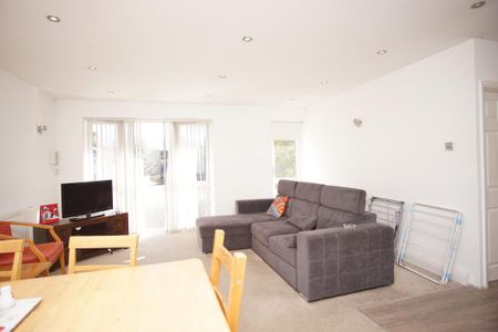 2 bedroom maisonette to rent - Photo 2