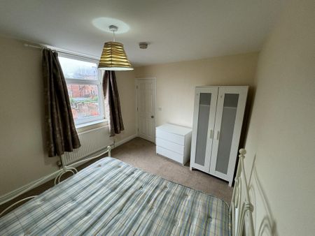 1 bedroom in a house share to rent - Photo 3