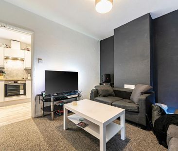 5 bedroom semi-detached house to rent - Photo 1