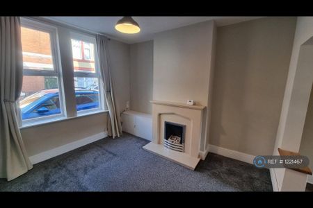 2 bedroom terraced house to rent - Photo 4