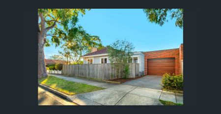 Light and bright family home - Photo 3