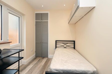 Burney Avenue, Surbiton, KT5 - Photo 4