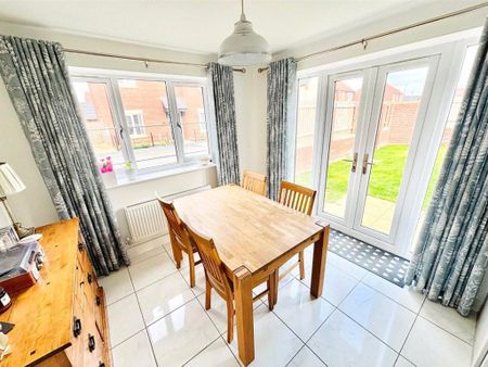 3 bedroom detached house to rent - Photo 3