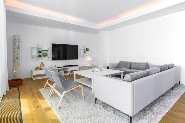 Villa Sanchez, Luxury Beachfront Villa to Rent in East Marbella - Photo 1