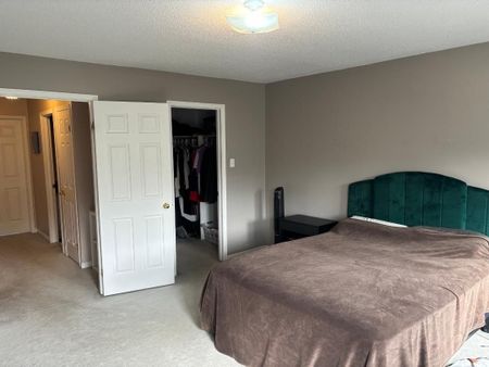 For Lease - 5 Festive Private, Carlington - Central Park, Ontario - Photo 5