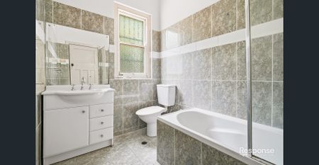 Renovated 4 Bedroom House in Prime Location - Photo 3