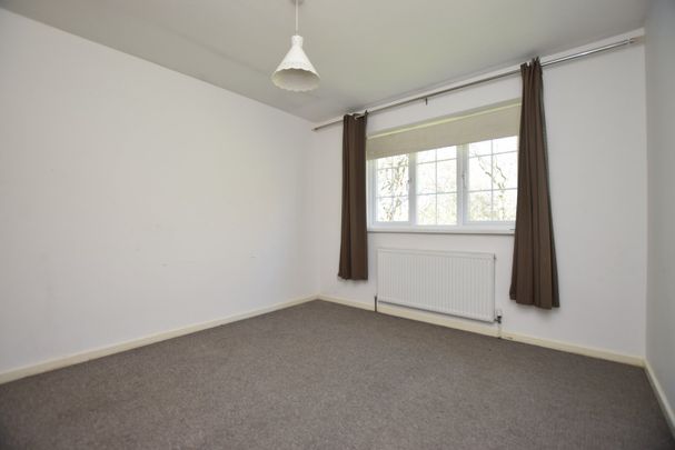 44, Oakdene Drive, Leeds, West Yorkshire, LS17 8XW - Photo 1