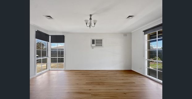 A home for Christmas! - Photo 1