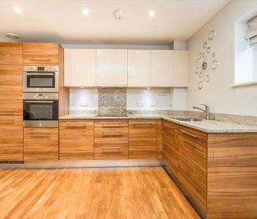 3 bedroom flat to rent - Photo 5