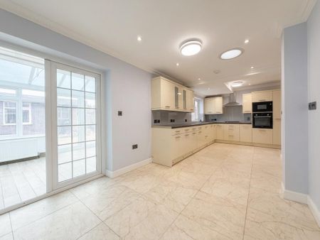 6 bedroom semi-detached house to rent - Photo 4