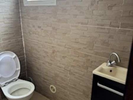 Location Maison 4 pièces 81m² ST ANDRE 97440 - Photo 3