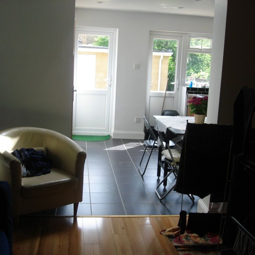 6 Bed Semi-Detached House, St Andrews Road London, E13 - Photo 1