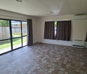 This is a very tidy easy-care home, features three double bedrooms,... - Photo 3