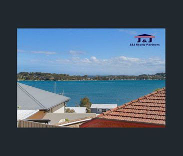 Charming 3 Bedroom house for rent with stunning lake views - Photo 2