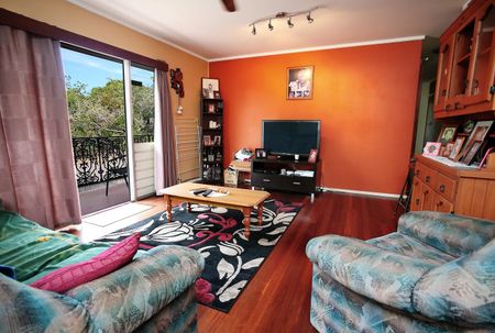 Convenient Family Living in the Heart of Pimlico! - Photo 2