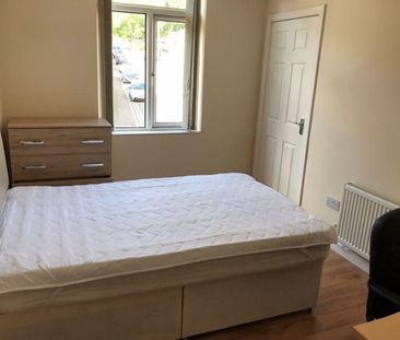 4 bedroom terraced house to rent - Photo 5