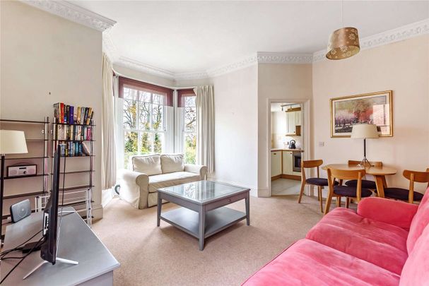 A first floor apartment to rent in a characterful building within a mile from the heart of Reading town centre. - Photo 1