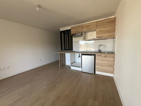 Location Appartement 1 pièce 29m² CASTELNAUDARY 11400 - Photo 2