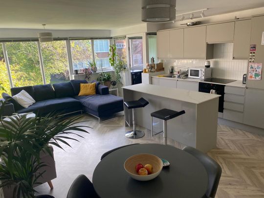 2 Bed Flat, Shaw Lane, LS6 - Photo 1