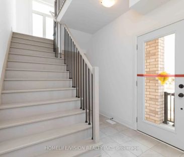 Condo Townhouse For Lease | S9230275 - Photo 5