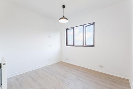 4 bedroom semi-detached house to rent - Photo 5