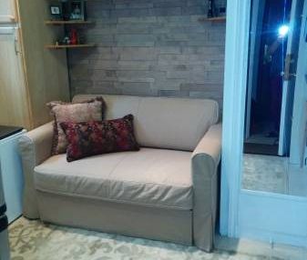 Small Batchelor w Bath&Kitchinette $700 Humber-Lakeshore - Photo 1