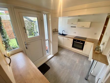 2 bedroom terraced house to rent - Photo 3