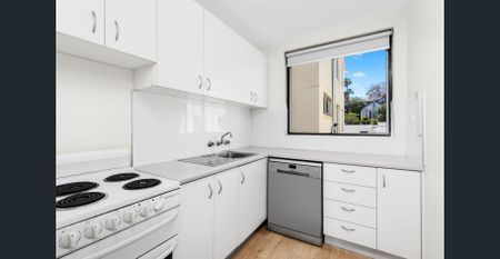 2 Bedroom Waterfront Apartment with Uninterrupted Water Views - Photo 4