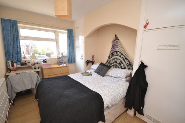 3 bed Flat for Rent - Photo 1