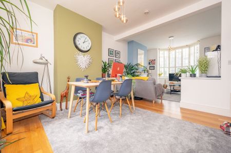 2 bedroom terraced house - Photo 2