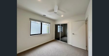 Modern Townhouse for Lease in Burwood East - Photo 3