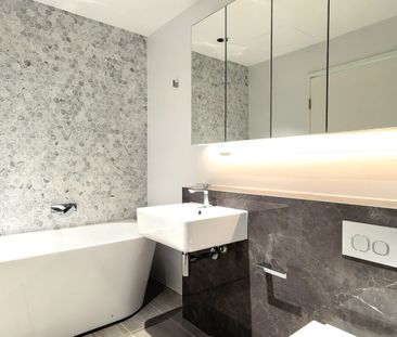 Brand New Four Bedrooms Three-Level Luxury Townhouse - Spacious, St... - Photo 6