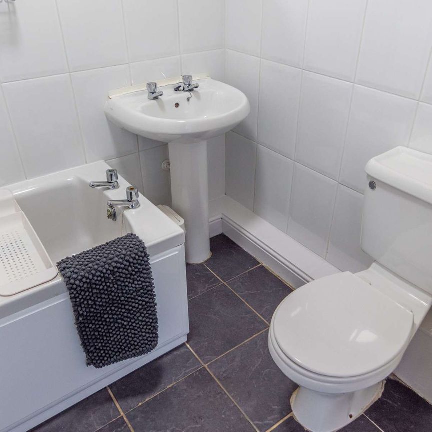 2 bed student apartment near York St John University Room 1 - Photo 1