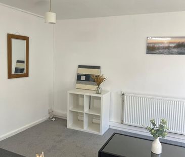 1 Bed Flat, Club Garden Road, S11 - Photo 2