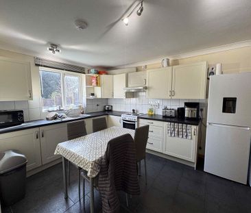1 bedroom in a house share to rent - Photo 3