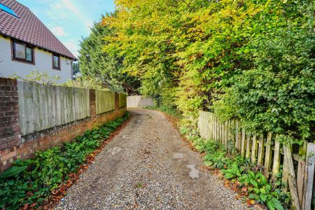 2 bedroom maisonette to rent - Photo 4