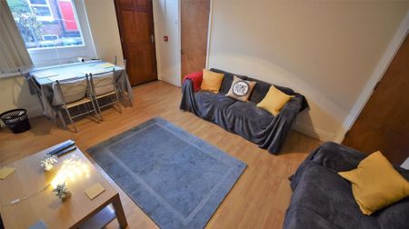 10 bedroom House in & 25 Hessle Mount, Leeds - Photo 4