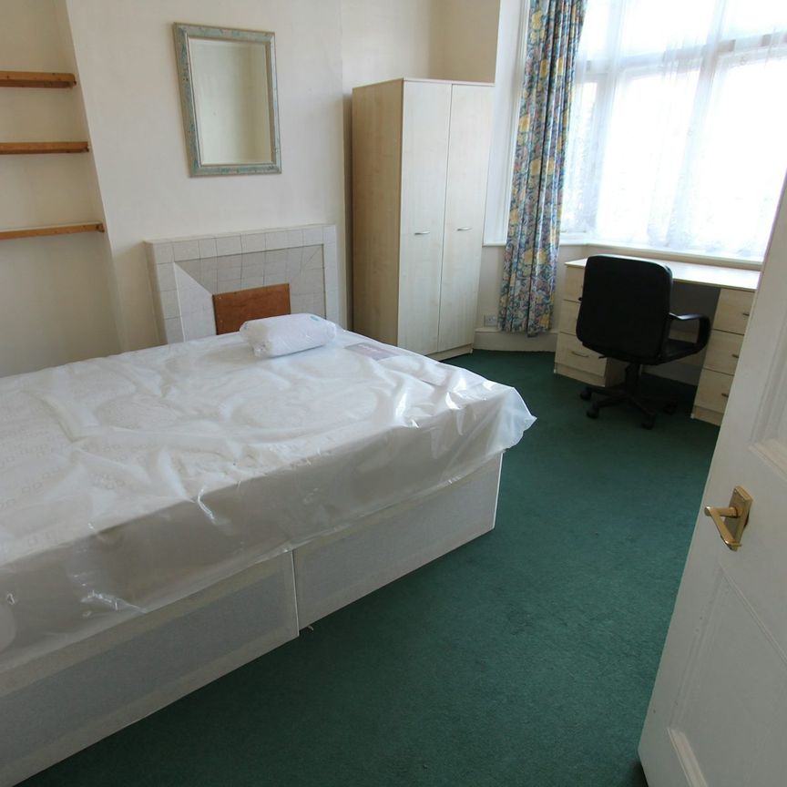 Flat to rent on - Photo 1