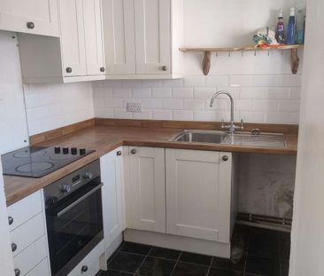 PLEASE EMAIL TO REGISTER YOUR INTEREST - Charming two bedroom, semi... - Photo 2