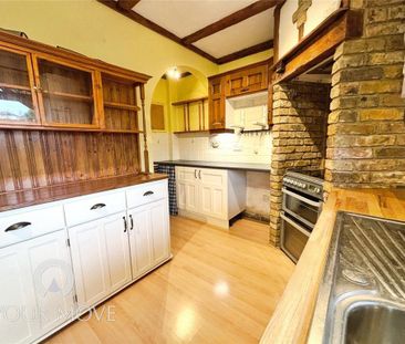 4 bedroom semi-detached house to rent - Photo 5