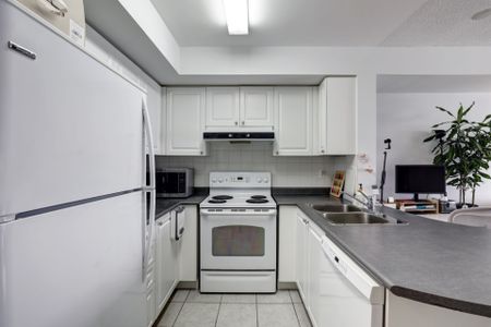 For Lease - 11 Oneida Crescent Unit# 1008, Richmond Hill, Ontario - Photo 4