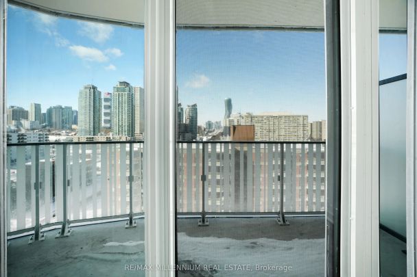 1 FAIRVIEW Road E #1107 - Photo 1