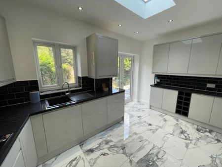 Rom Crescent, Romford, RM7 0PP, Property for rent - Photo 3