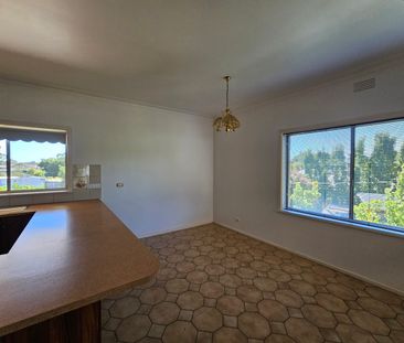 8 Hensley Court, Wodonga VIC 3690 - House For Rent | Domain - Photo 5