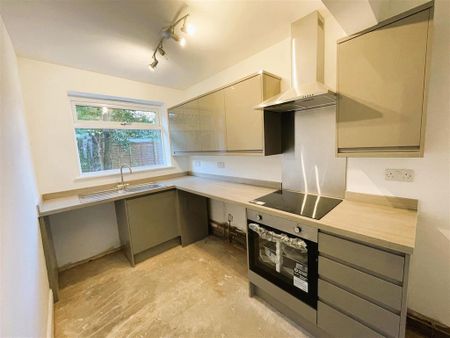 3 bedroom semi-detached house to rent - Photo 4