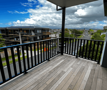 RARE MODERN PENTHOUSE- SPACIOUS & CENTRAL - Photo 5