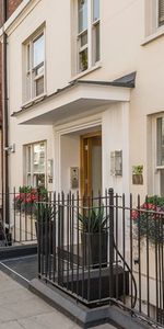 Fourth-Floor Studio Apartment – Hill Street, Mayfair, W1J 5LZ - Photo 4