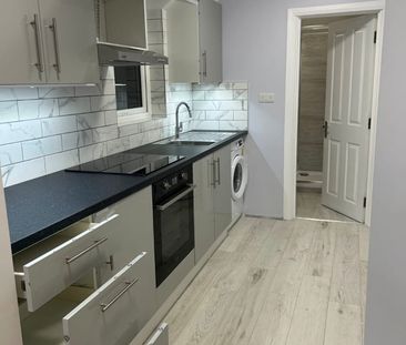 2 Bed Flat, Thornton Heath, CR7 - Photo 1