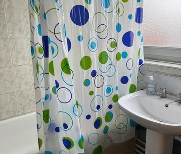 Room in a Shared Flat, Harts Lane, IG11 - Photo 5