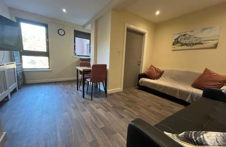 Flat 12 Oakfield House, Preston New Road, Blackburn. BB2 6AY - Photo 3